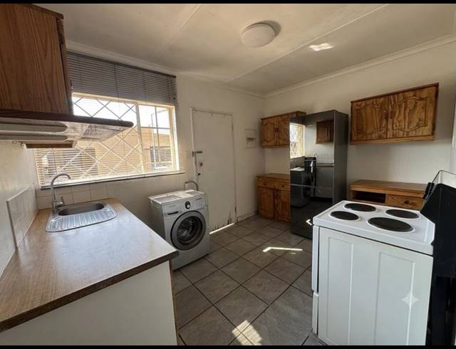 4 BEDROOM HOUSE FOR SALE IN MOFFATT VIEW